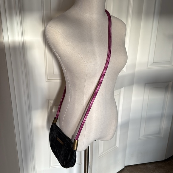 Wildwood Oyster Co. - Clam Shell Crossbody - Picture 4 of 17